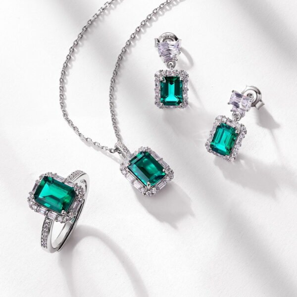 Regal Emerald Halo Pendant Regal Emerald Halo Pendant